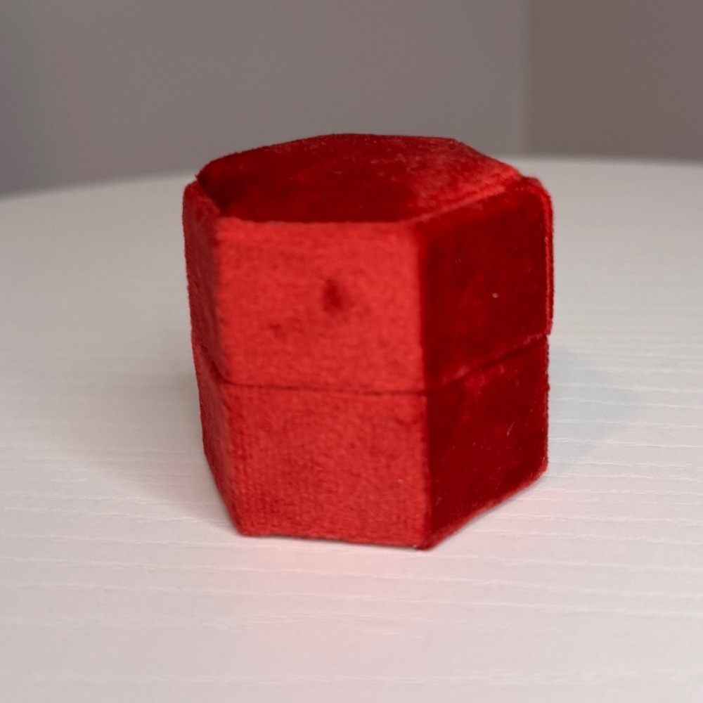 Red Velvet Hexagonal Ring Box - Picture 4 of 5